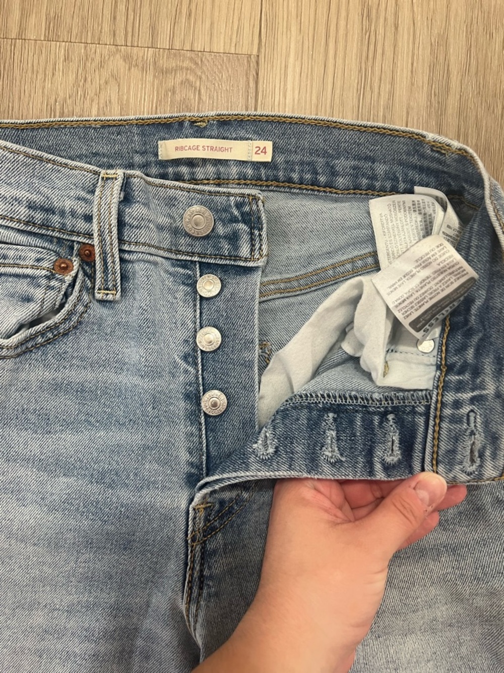 Levi’s Ribcage Straight Jeans Light Wash Button Fly High Rise Wonen’s 24 - Picture 4 of 12